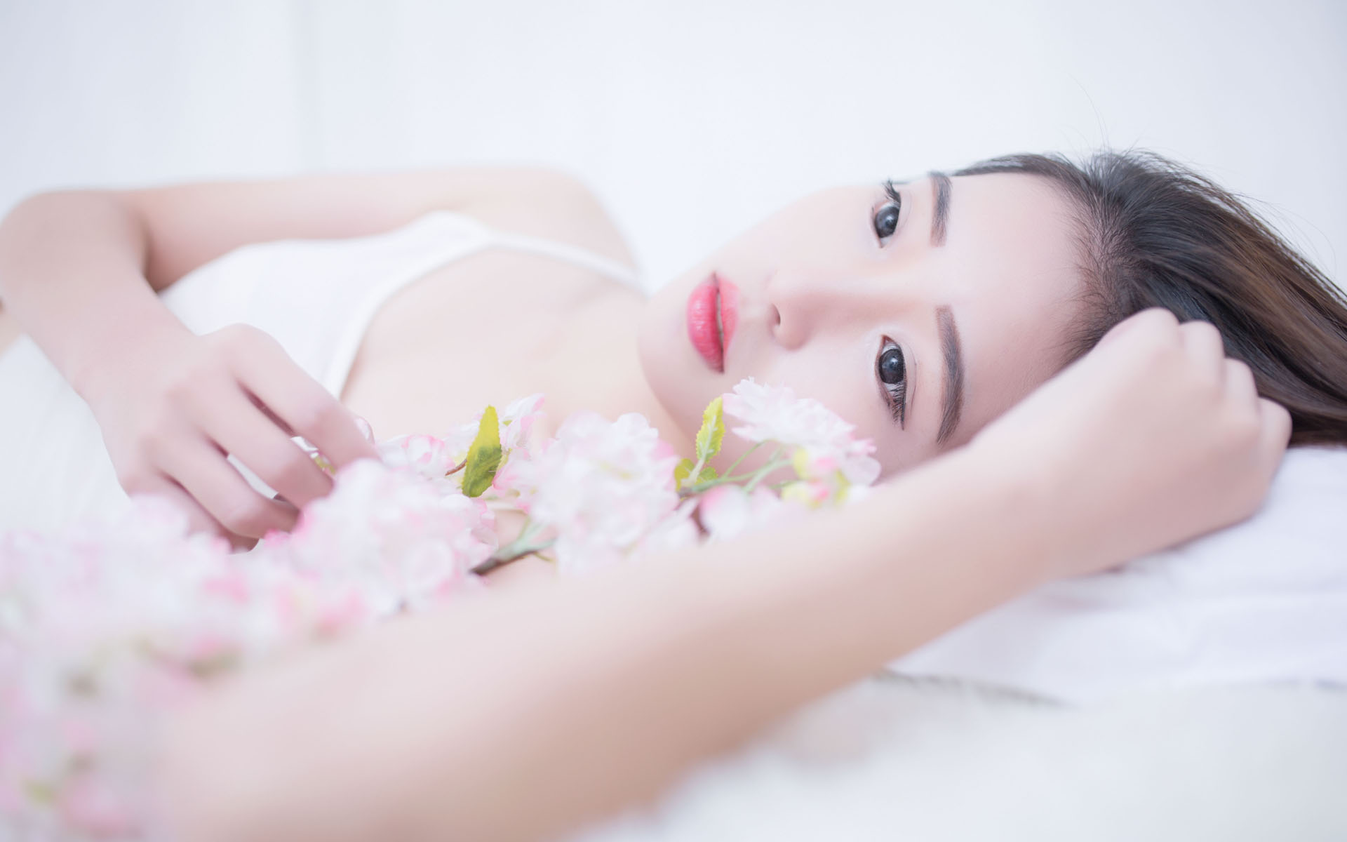 亚洲一区二区三区……-日韩欧美亚洲欧洲-99久久熟女精品-欧美亚洲精品一区二区三区在线|关键词4}-《桌球上的艳遇》韩国在线观看-亚洲精品高清国产一久久-亚洲深喉一区二区在线看片|【活力中国调研行】“刚柔并济”的碳纤维：女士单手“提车”显示硬核科技